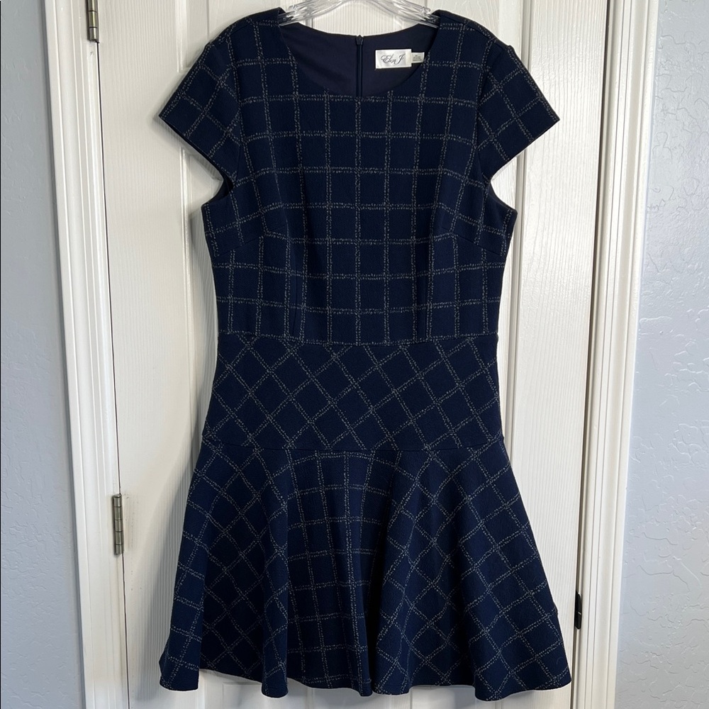 Eliza J WINDOWPANE PRINT CAP SLEEVE FIT & FLARE DRESS IN NAVY Size 14 - Picture 2 of 8